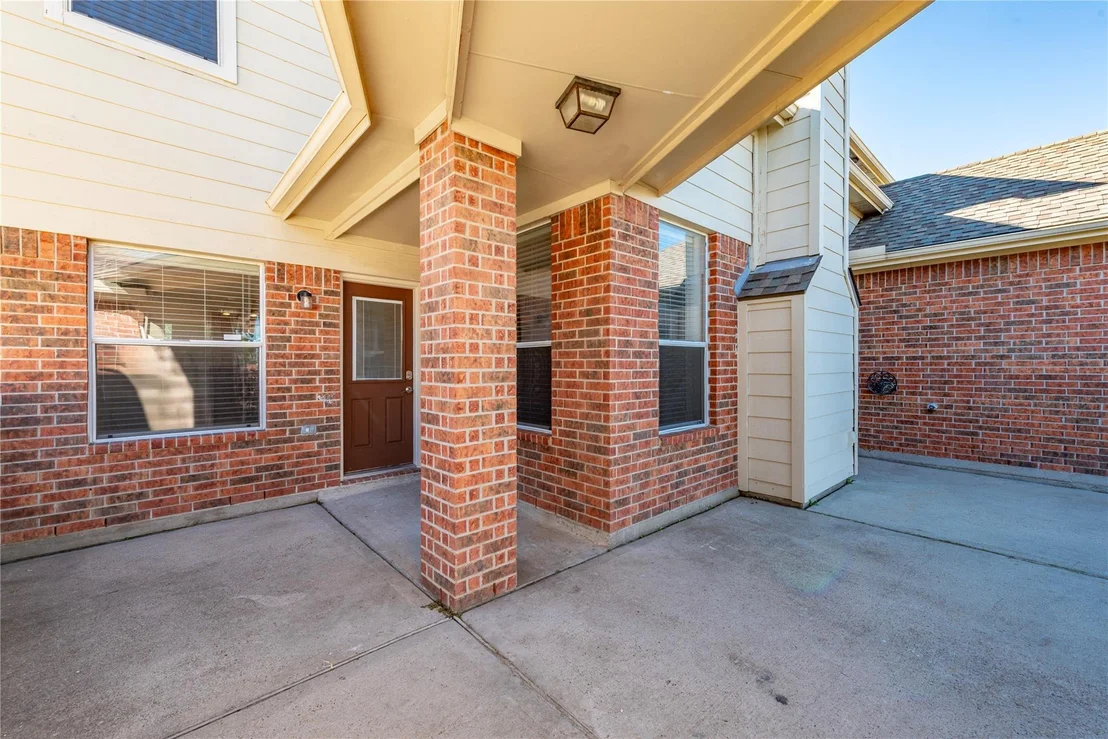 Photo of 216 Willow Pointe Drive