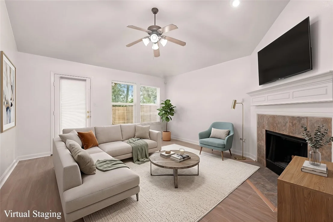 Photo of 17739 Barton Point Lane