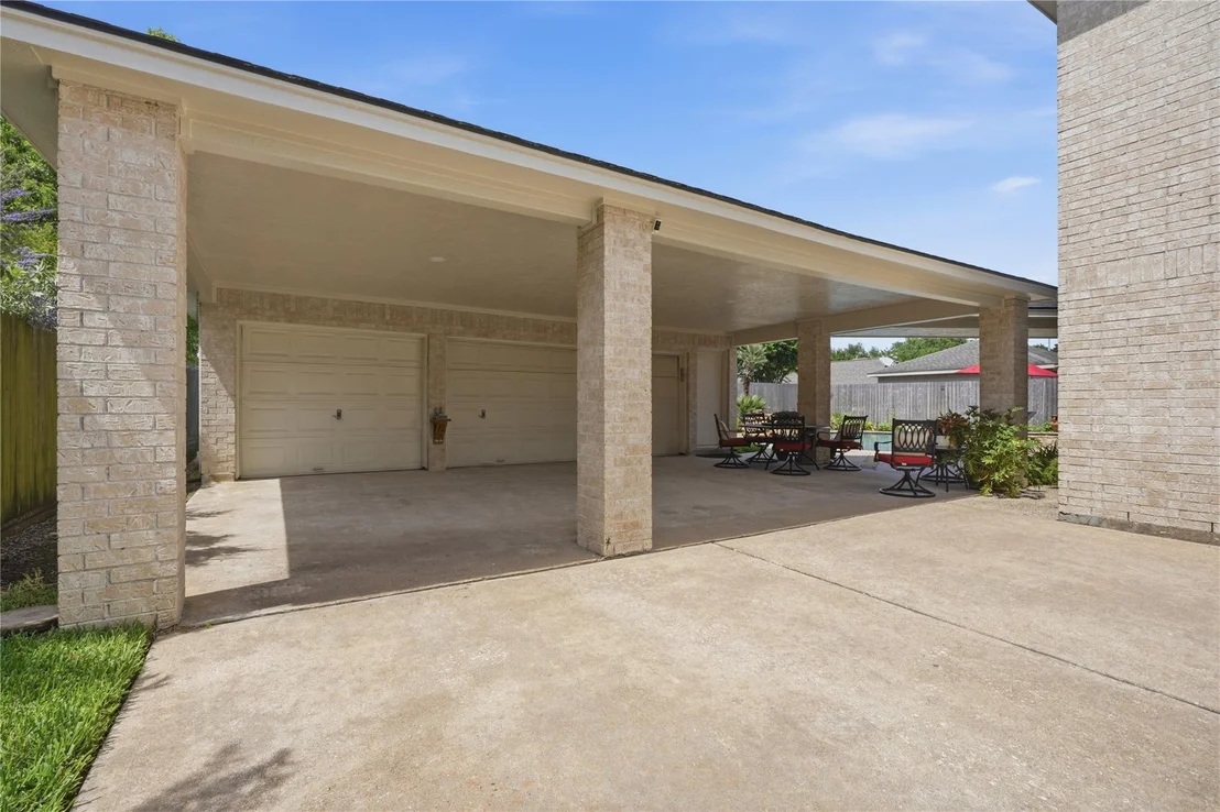 Photo of 6603 Stone Briar Drive