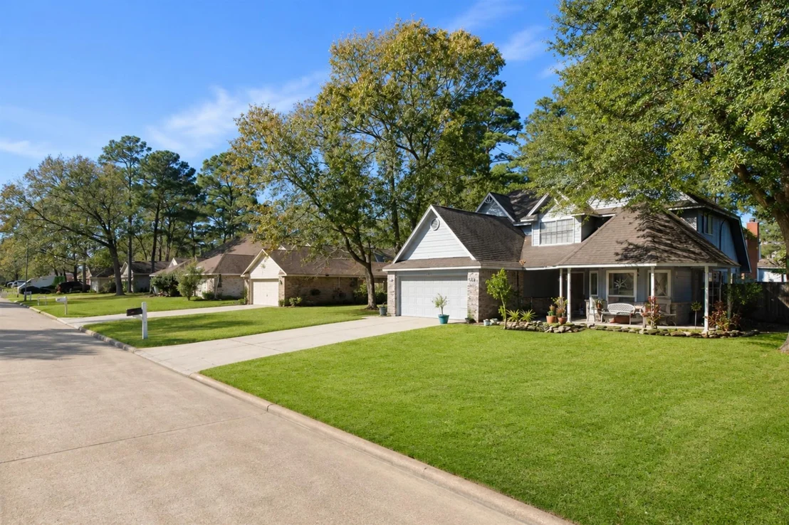 Photo of 8715 Pines Place Drive