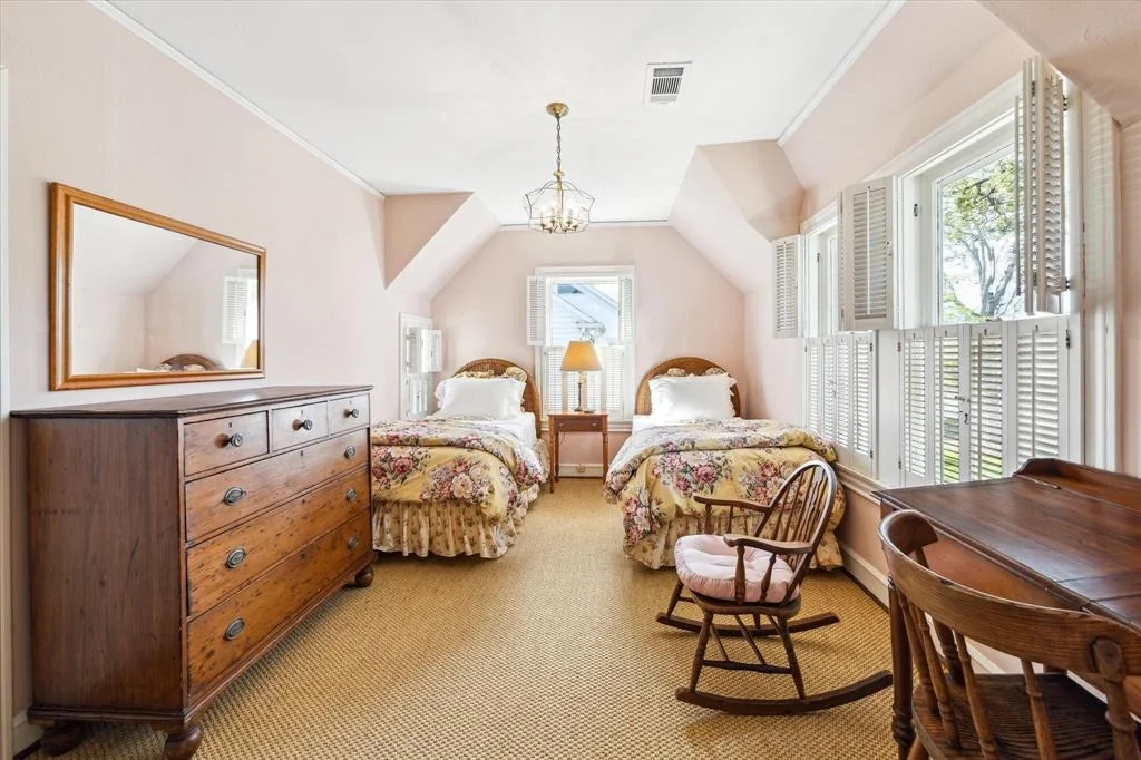 Photo of 3016 Chevy Chase Drive