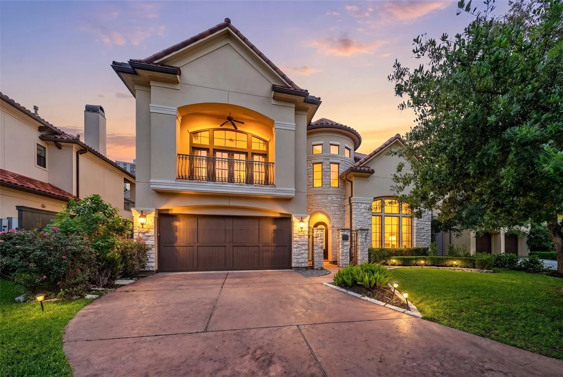 Photo of 2400 Avalon Place