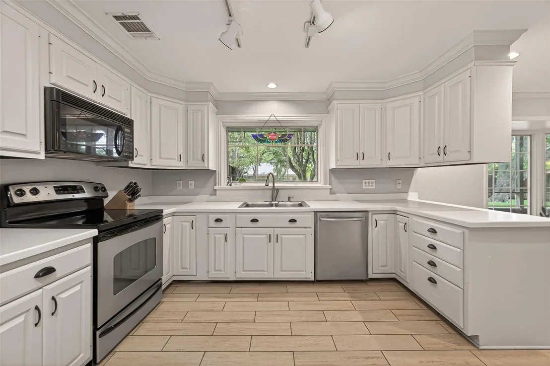 Photo of 10807 Oasis Drive