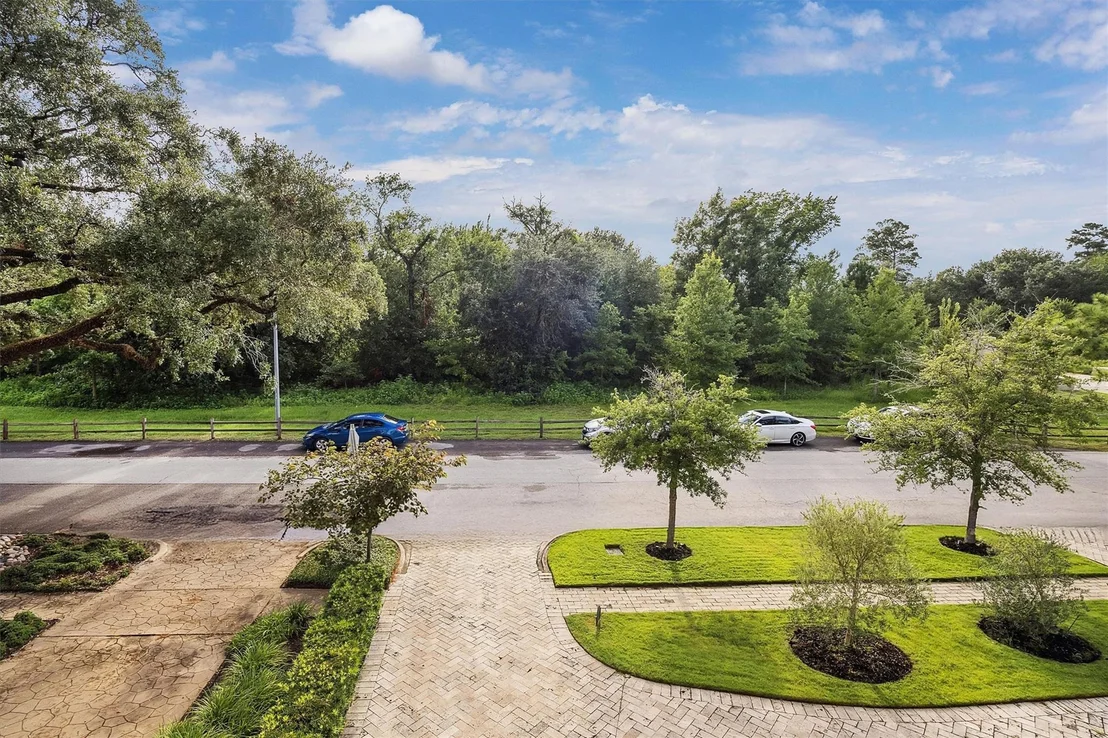 Photo of 322 Crestwood Drive