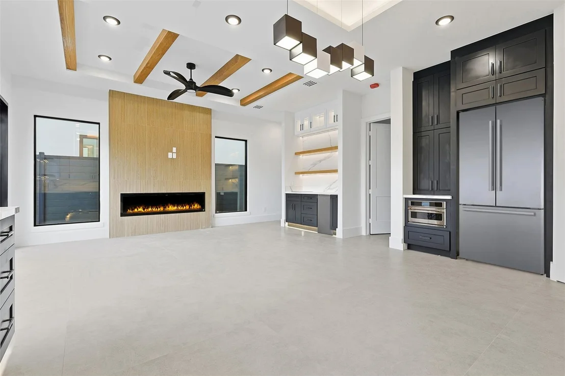 Photo of 619 Rolling Oaks
