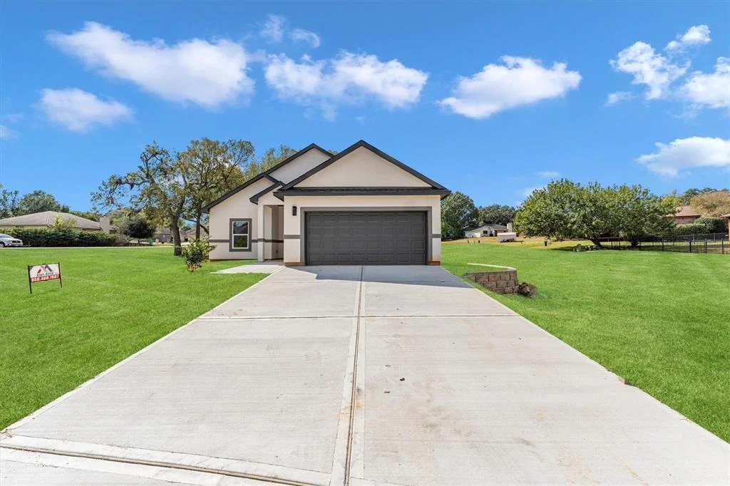 Photo of 1005 Lake View Drive