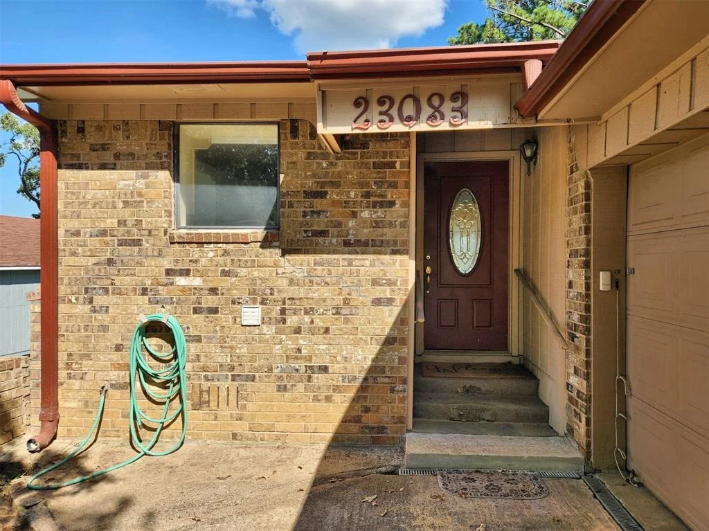 Photo of 23083 Lakeside Drive