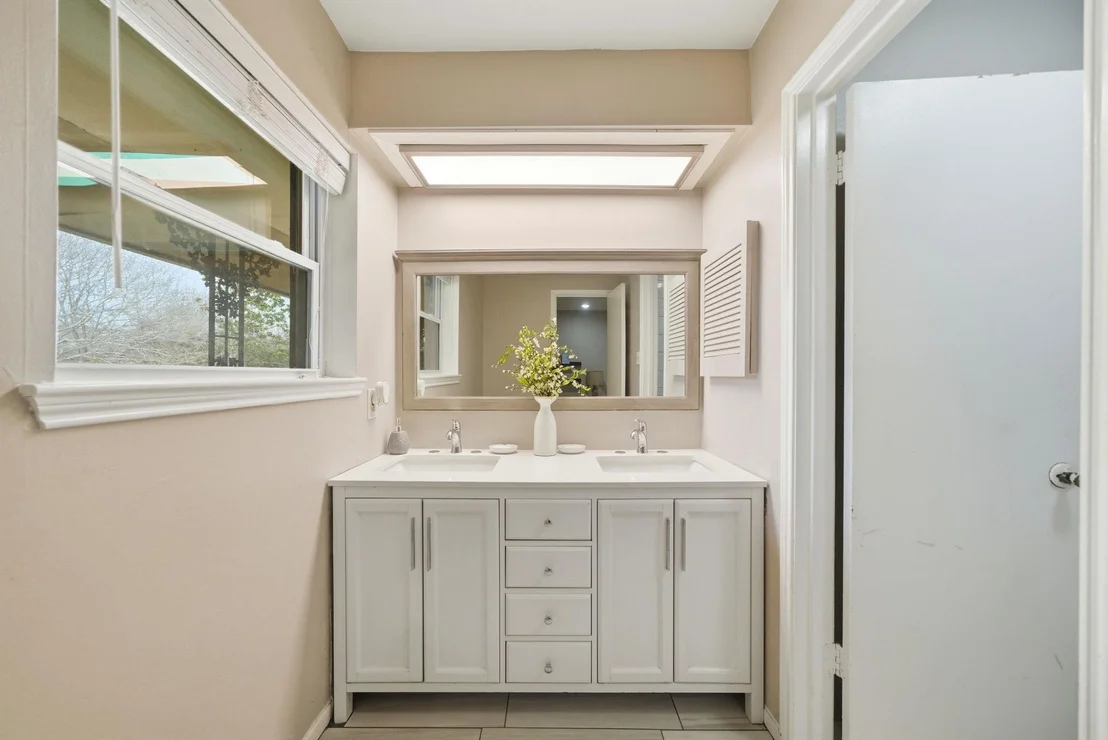Photo of 6927 Leandra Drive