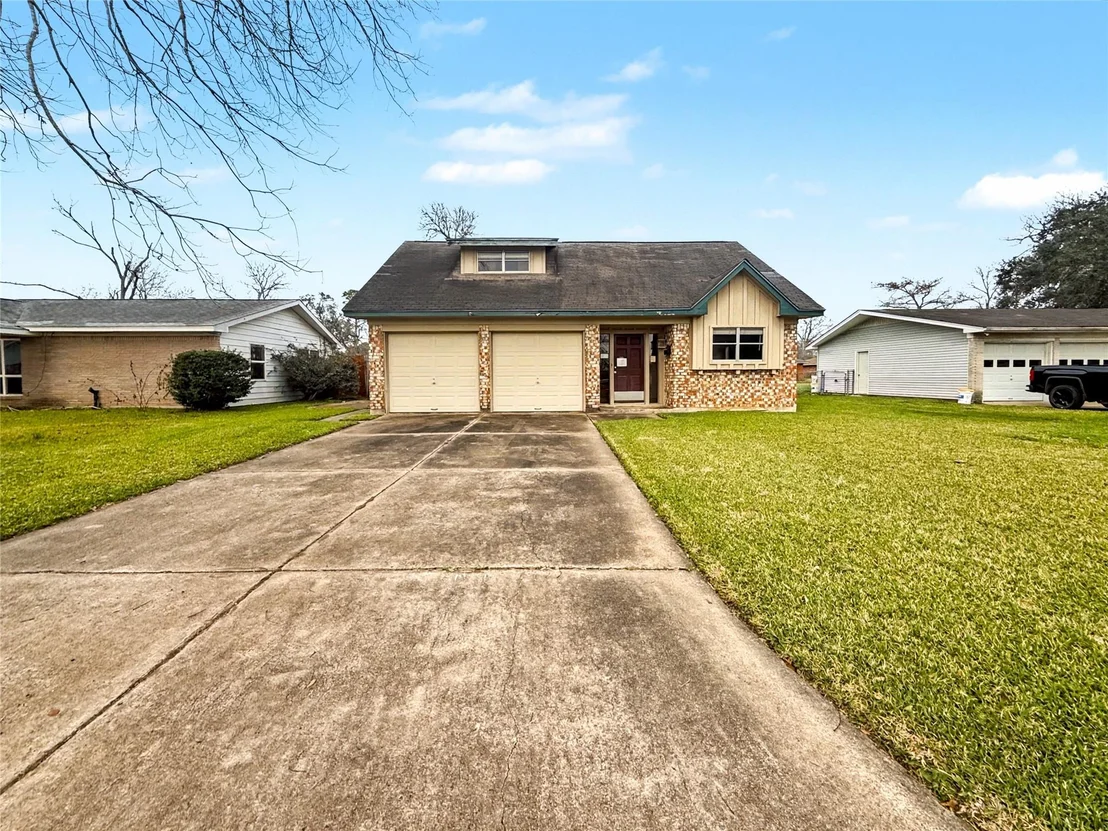 Photo of 613 Center Way Street