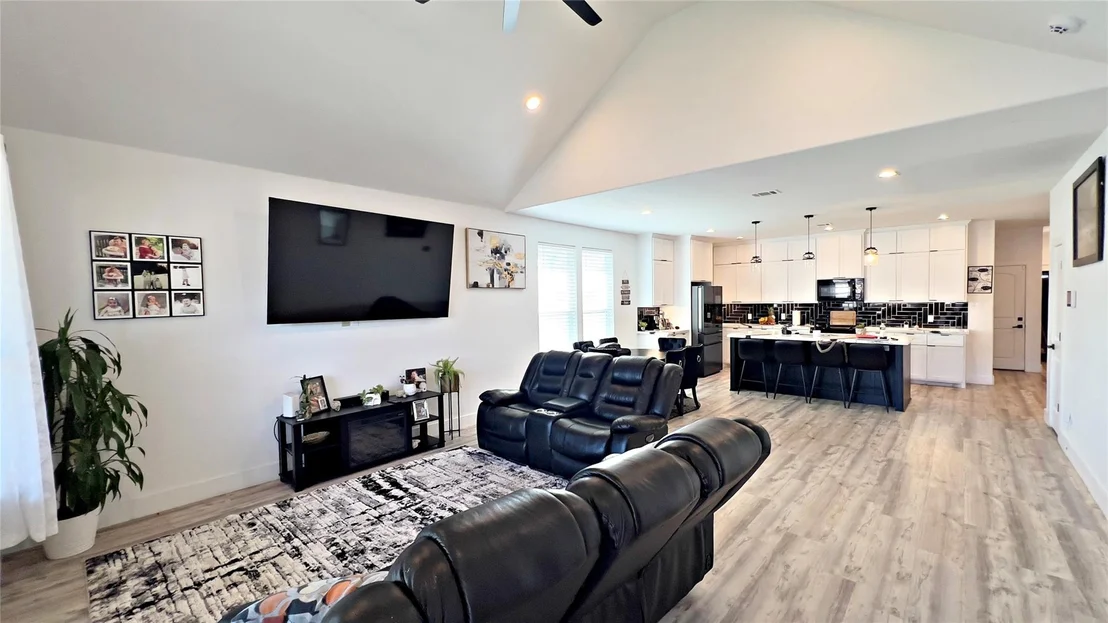 Photo of 1118 N Shepherd Drive
