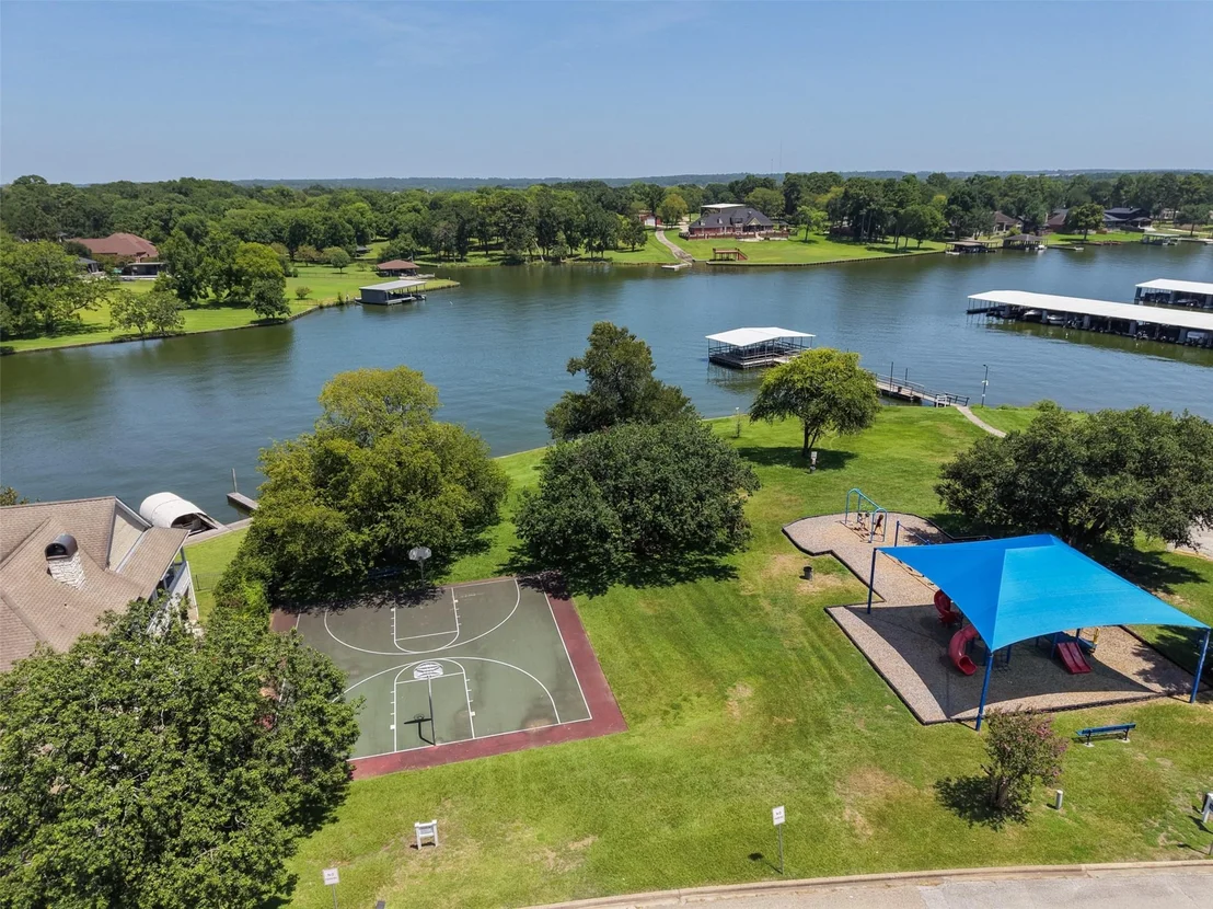 Photo of 6979 Breezy Point