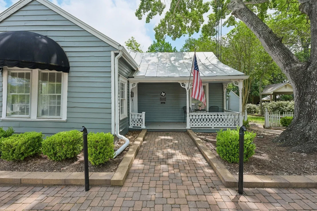Photo of 4925 Main Street