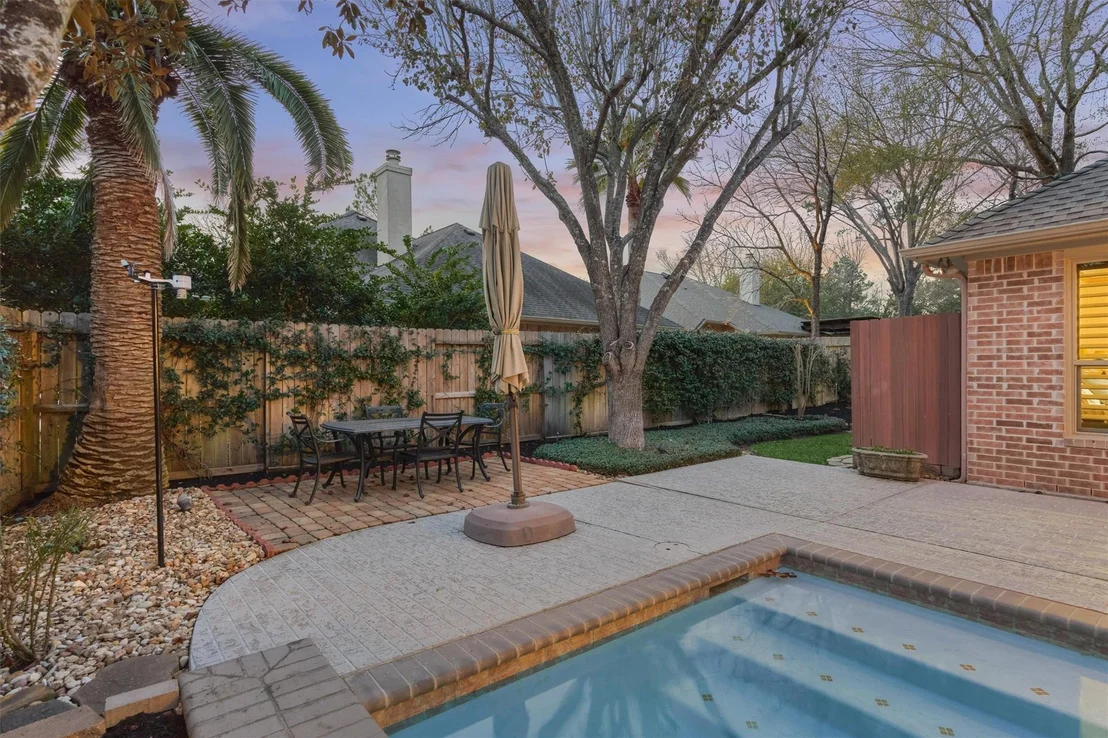 Photo of 111 S Castlegreen Circle