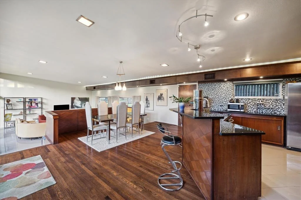 Photo of 7919 Glenview Drive