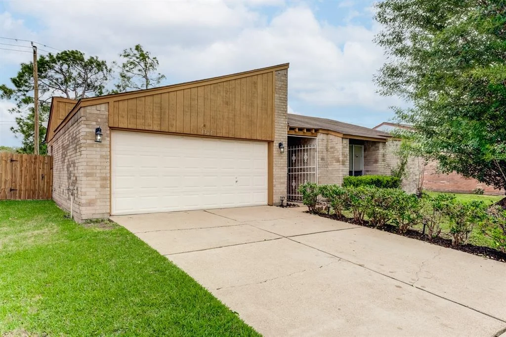 Photo of 6306 Clayridge Drive