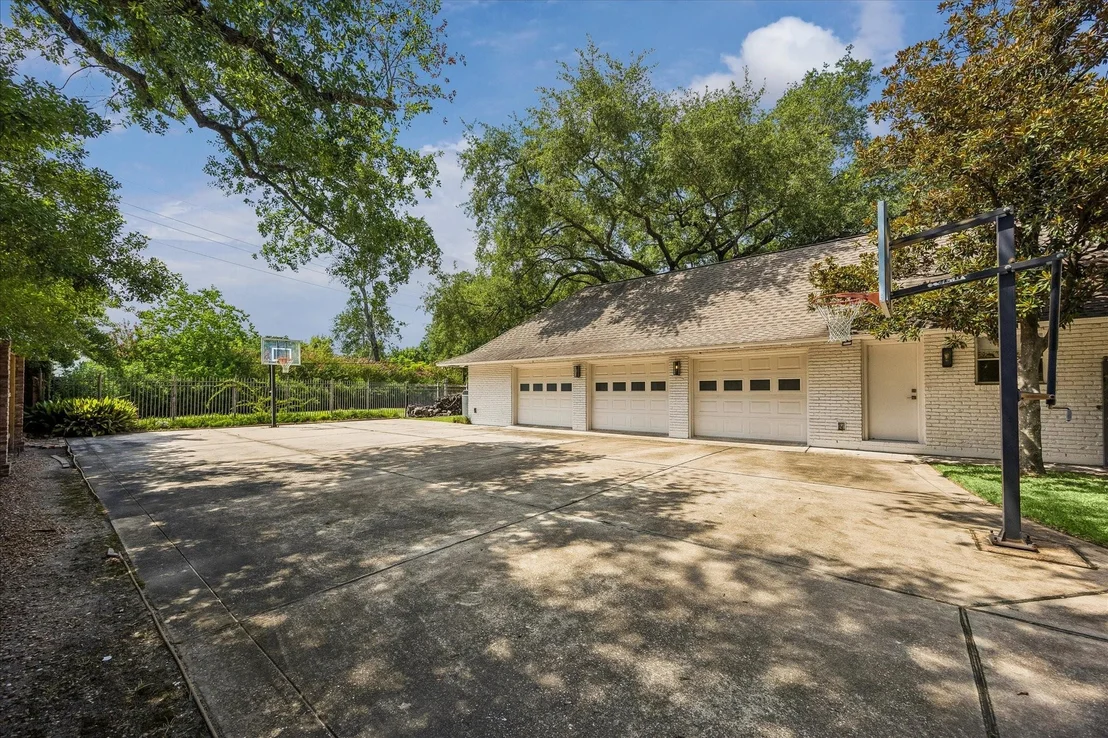 Photo of 5524 Sturbridge Drive