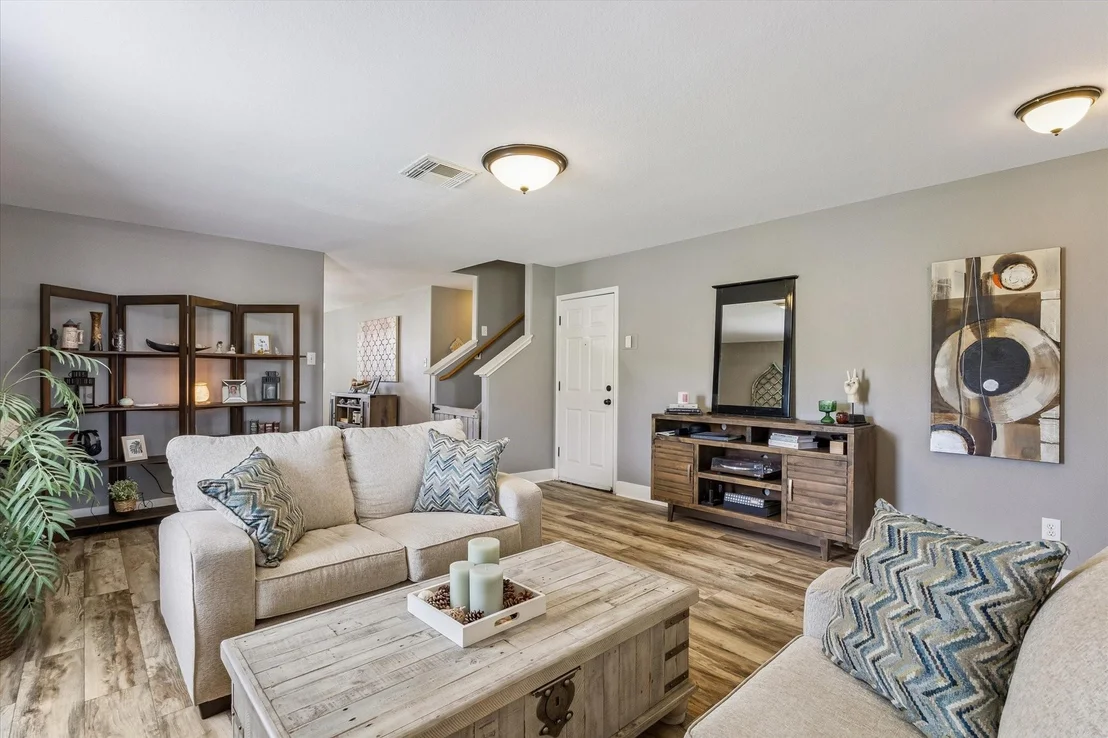 Photo of 1041 Riverwood Drive