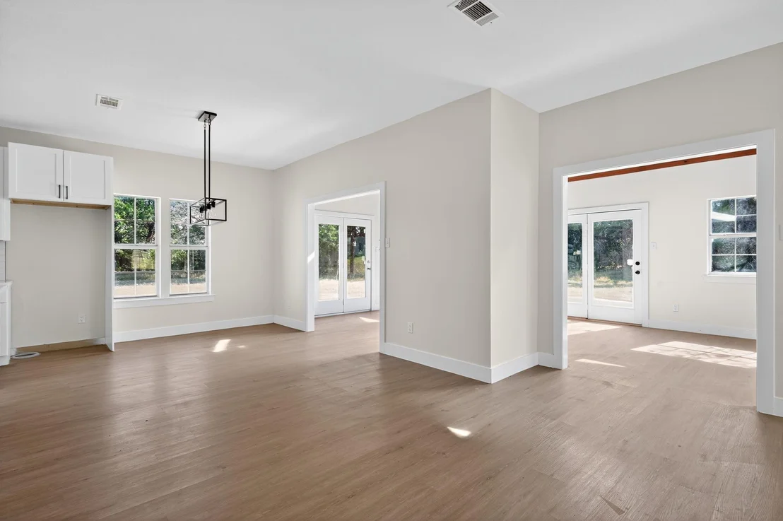 Photo of 300 Fawn Lane