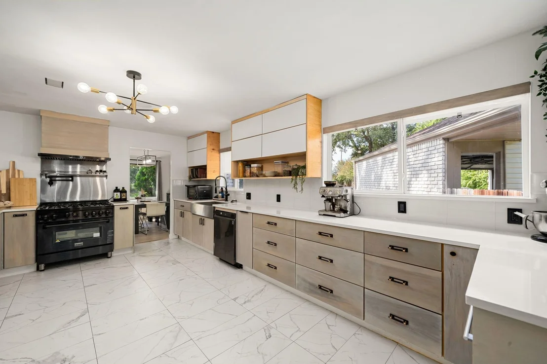 Photo of 2211 Pomeran Drive