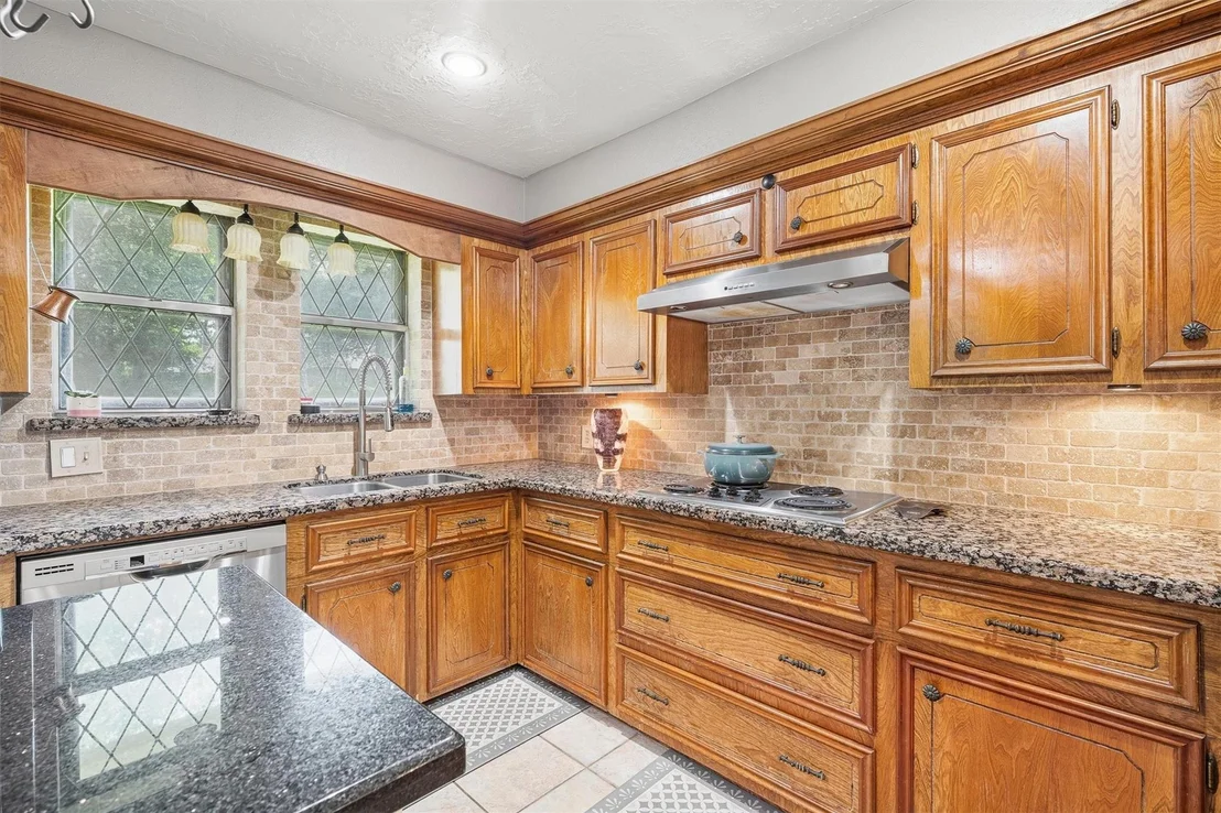 Photo of 826 N Rivershire Drive