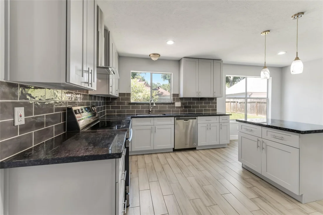 Photo of 18318 Oakhampton Drive