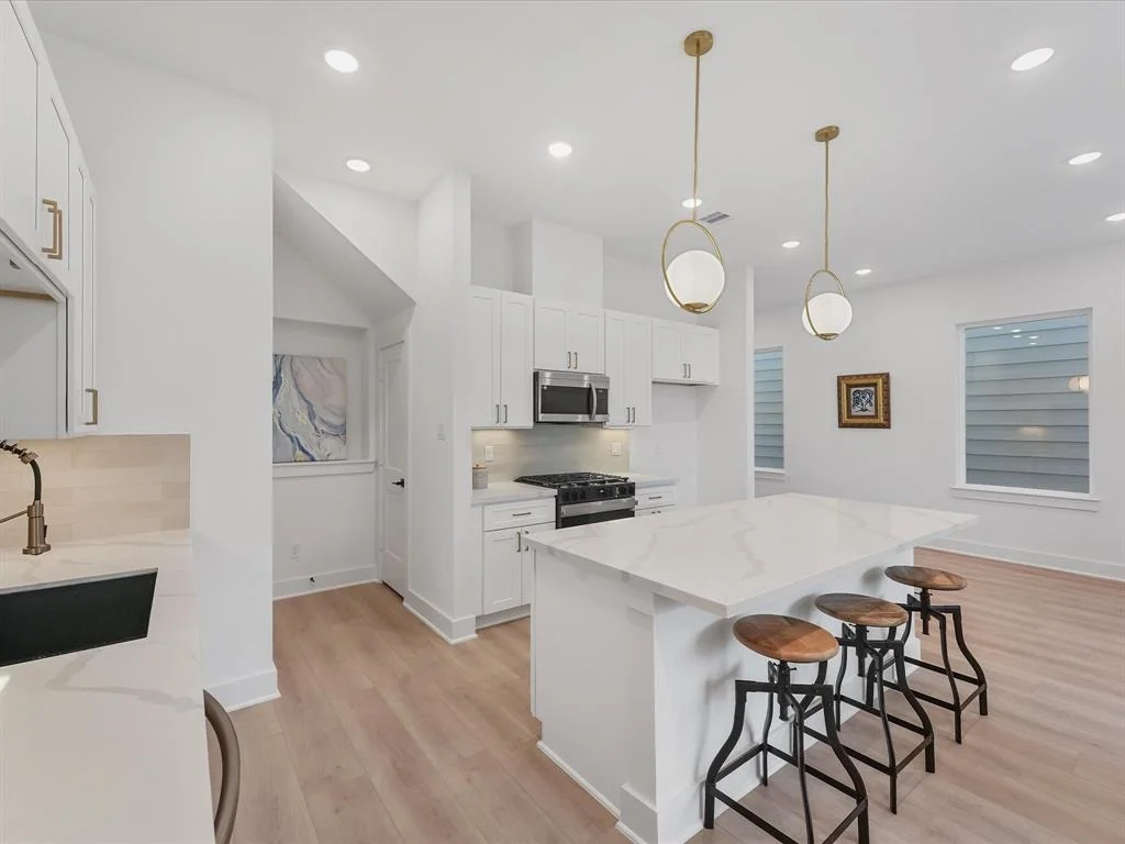 Photo of 5014 Golden Forest Drive