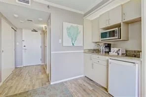 Photo of Unit 437D at 5220 Seawall Boulevard