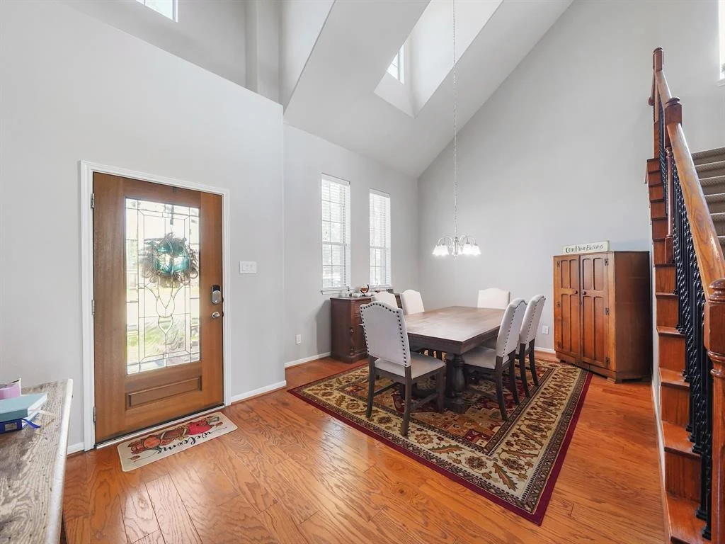 Photo of 25959 Ravenside Drive