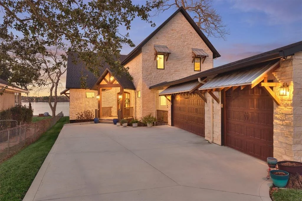 Photo of 925 Paradise Lane