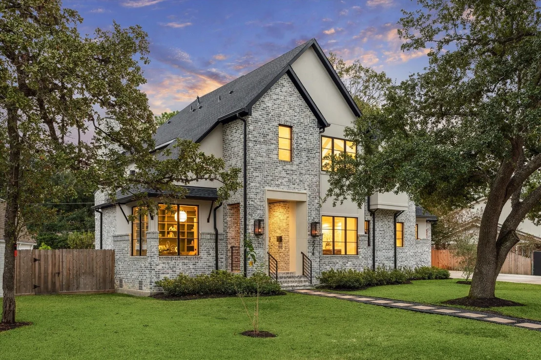 Photo of 526 Stoneleigh Drive