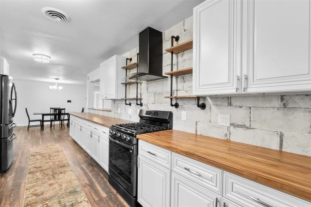 Photo of 4108 Pine Shadows Street