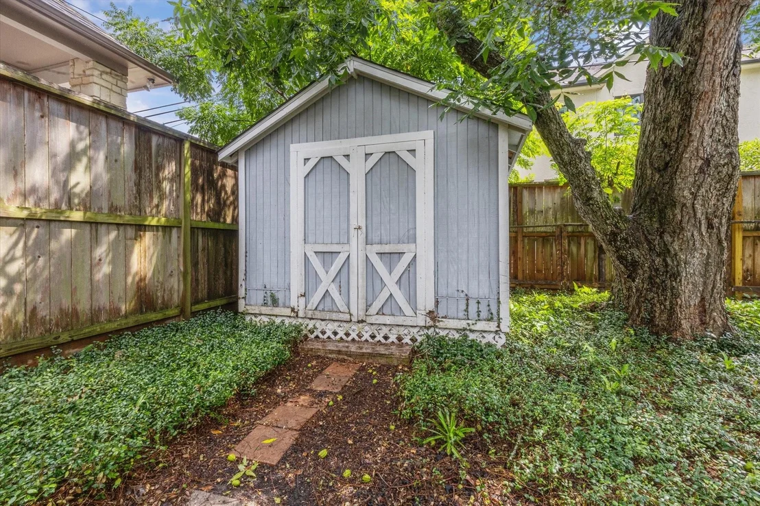Photo of 5211 Maple Street