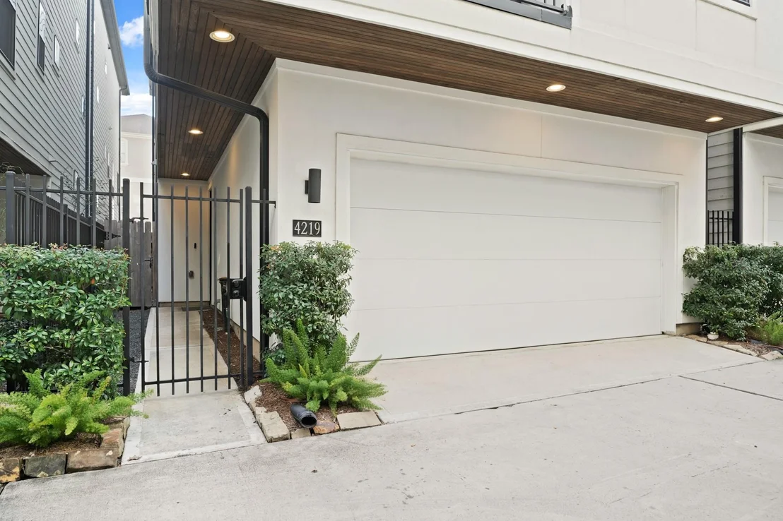 Photo of 4219 Dickson Street