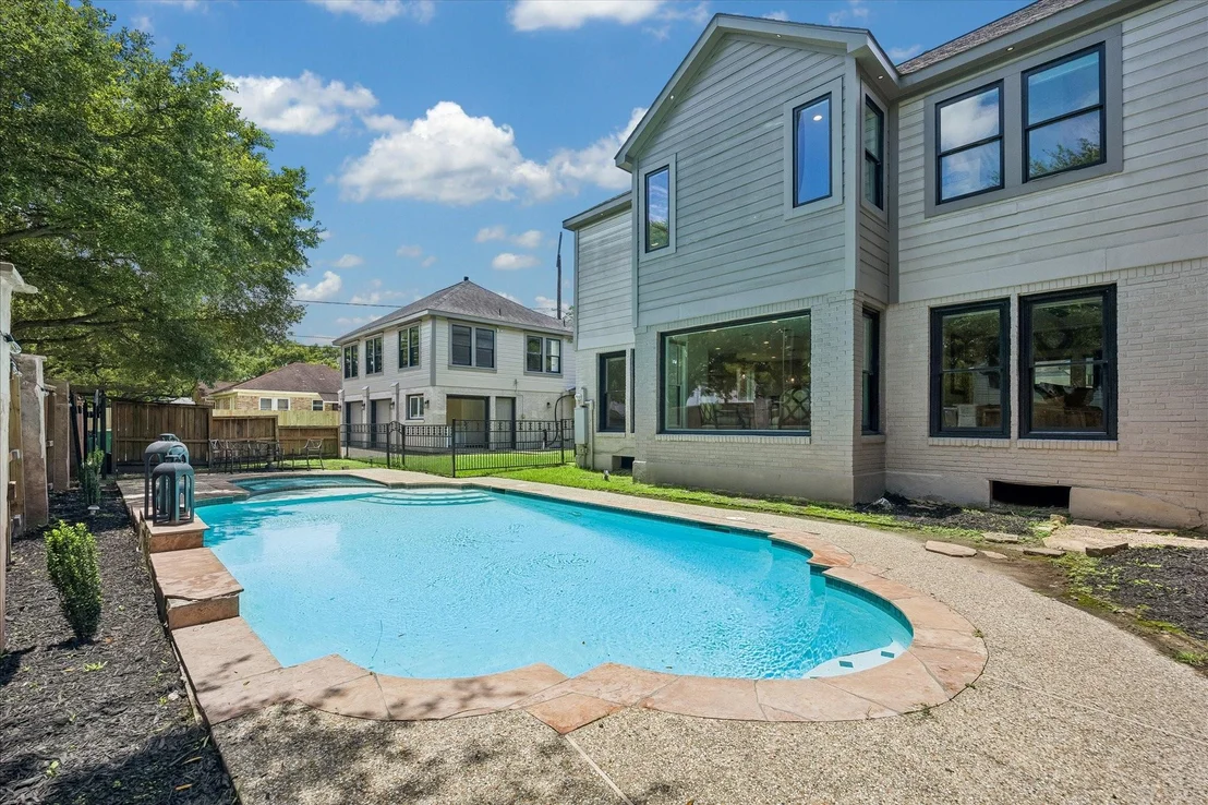 Photo of 4344 Clay Street