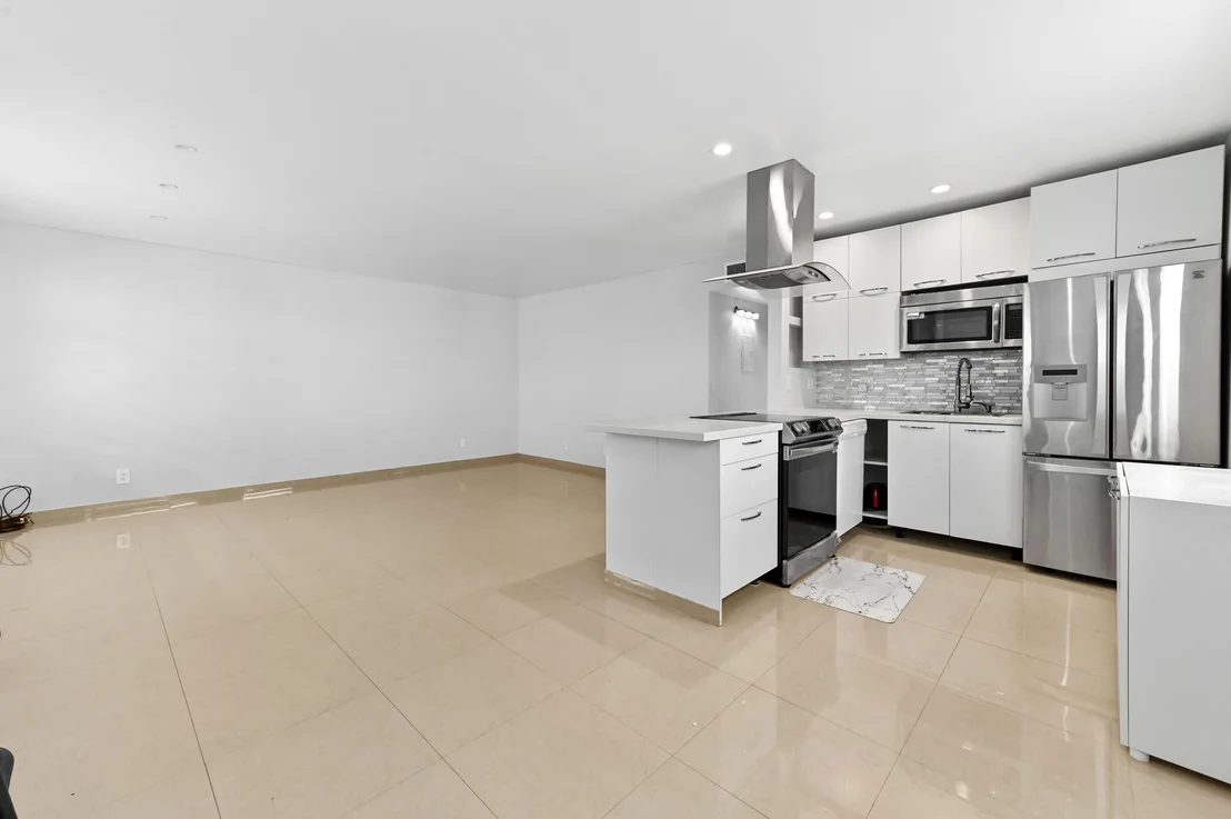 Photo of Unit J at 471 Capri