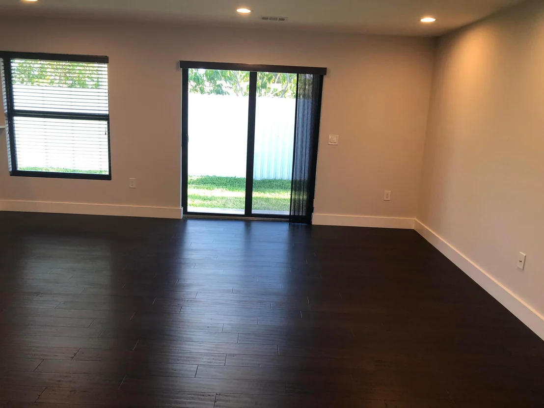 Photo of 2936 Summit Boulevard