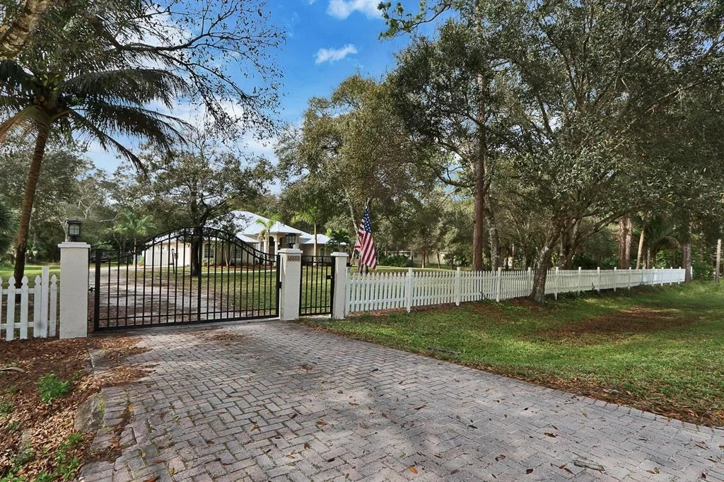 Photo of 16889 98th Way N