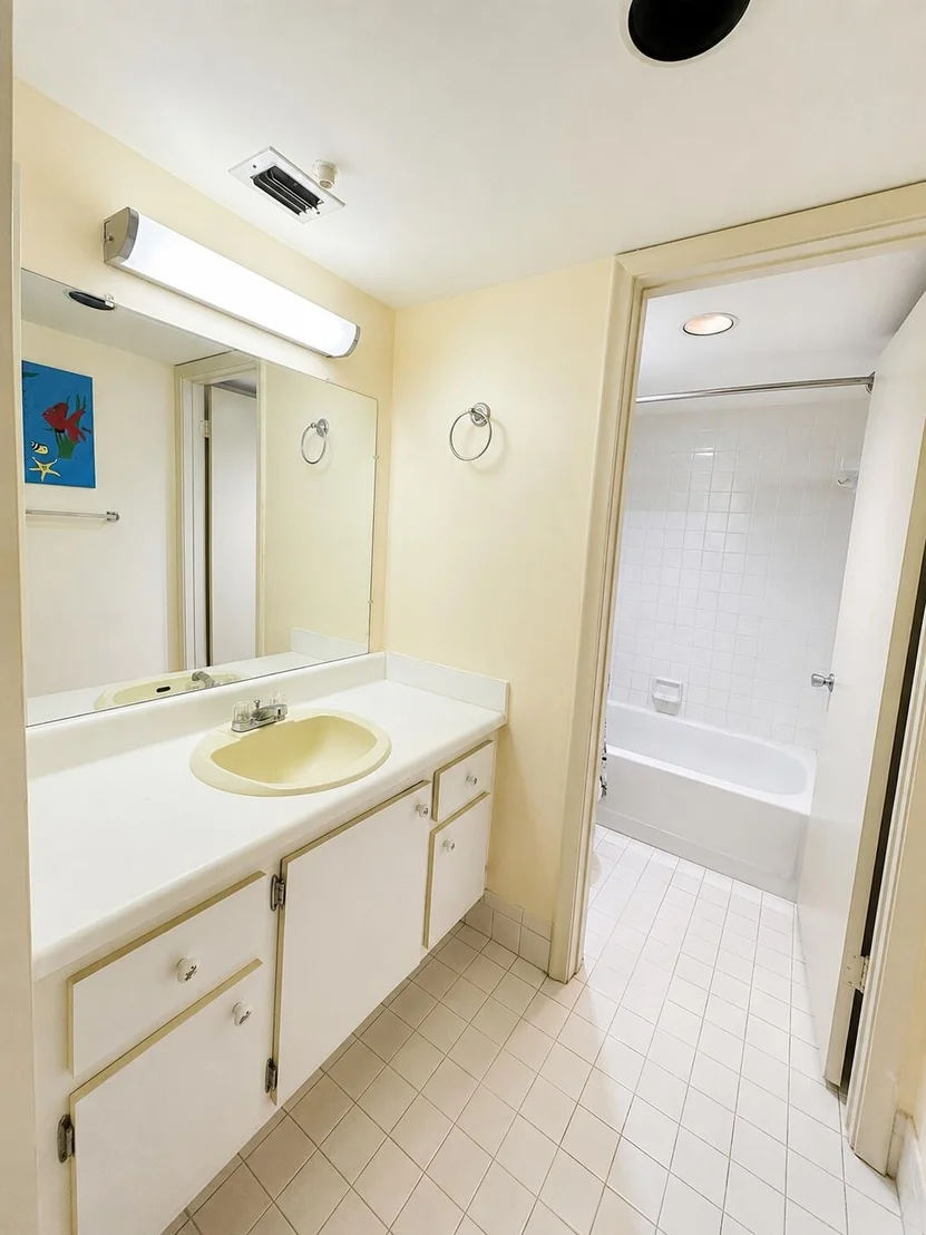 Photo of Unit F2 at 1901 Bermuda Circle