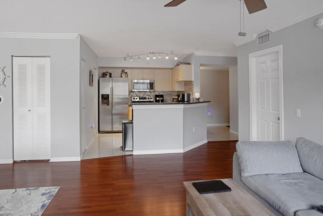Photo of 809 Villa Circle