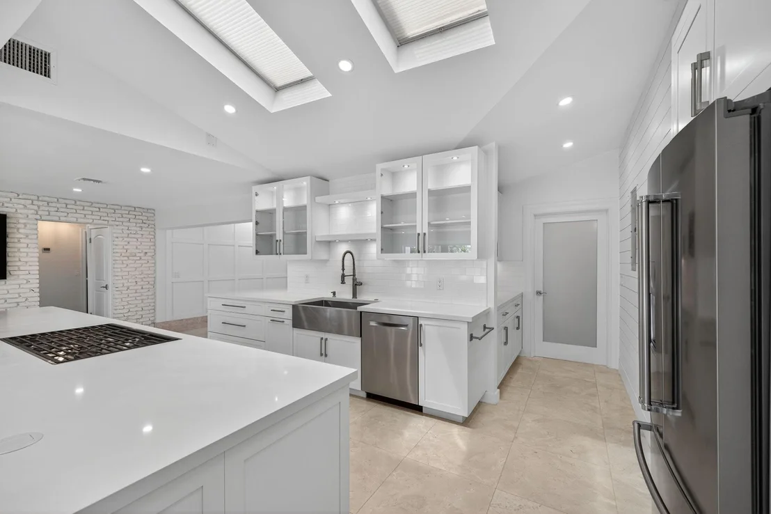 Photo of 990 SE 7th Avenue