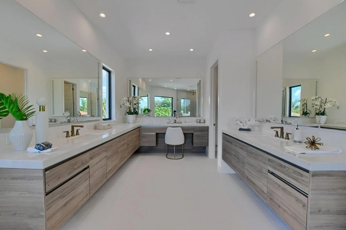 Photo of 660 NE 29th Place