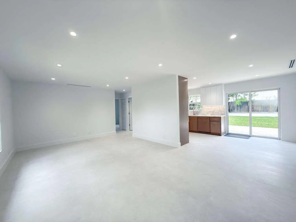 Photo of 236 SE 3rd Avenue