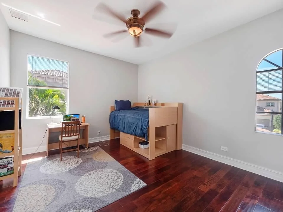 Photo of 652 Edgebrook Lane