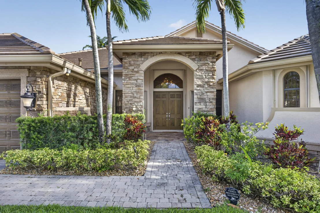 Photo of 10715 Versailles Boulevard