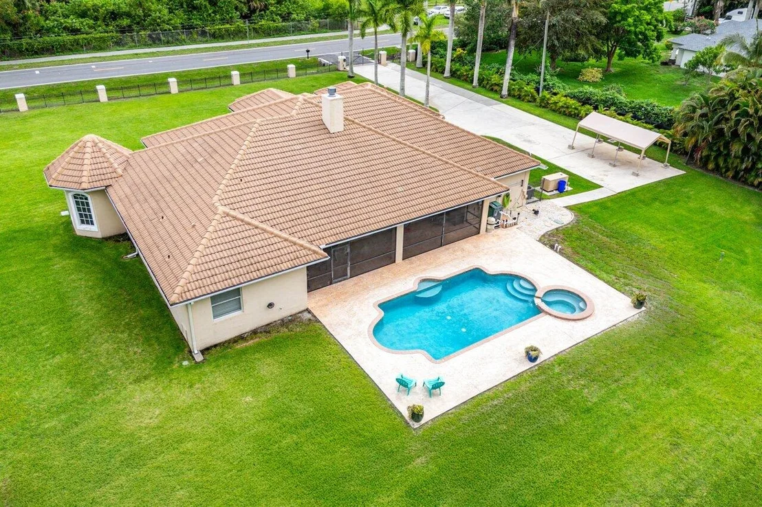 Photo of 18301 Hamlin Boulevard