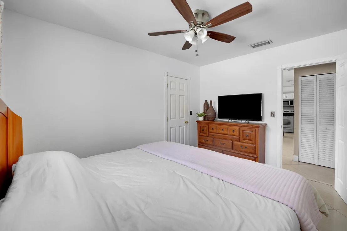 Photo of 555 NW 50TH Place