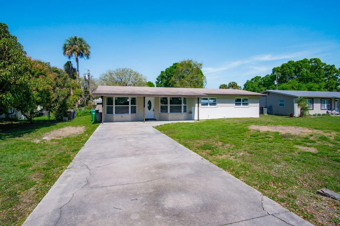 Photo of 817 SE 9th Court