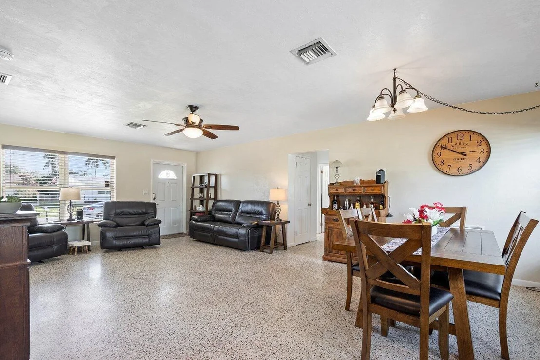 Photo of 1413 Crest Drive