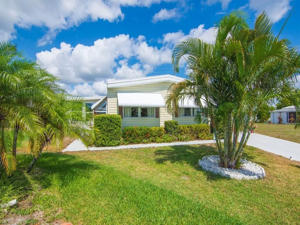Photo of 196 NE Emerald Drive