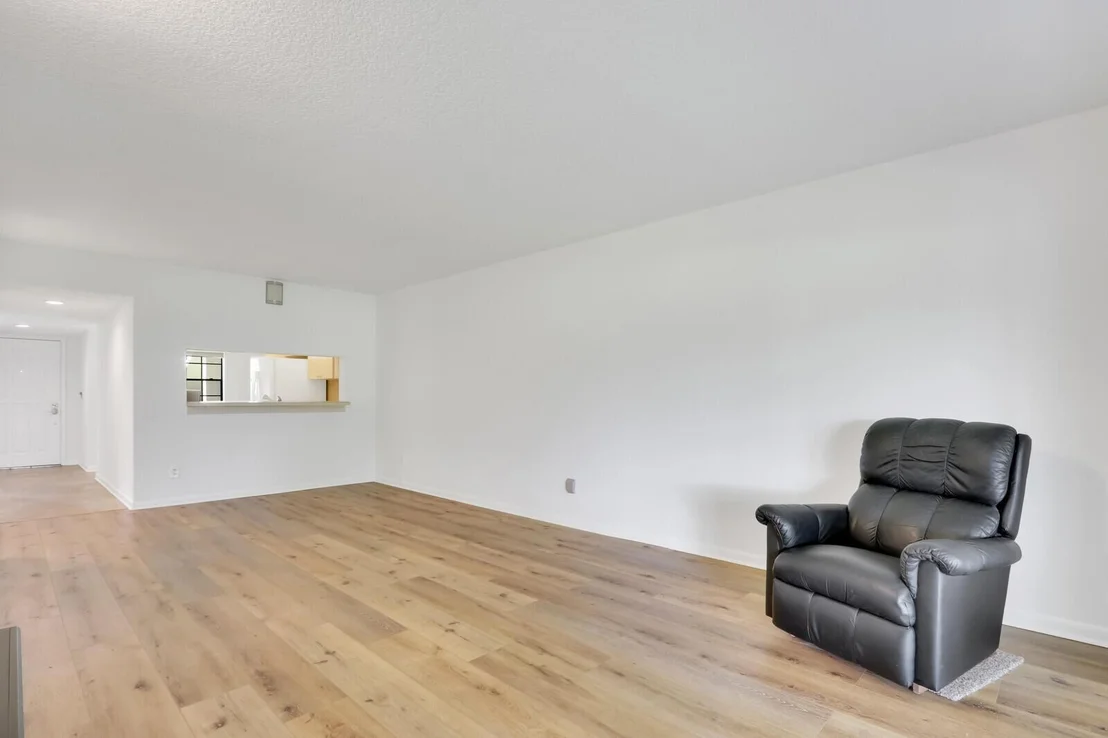 Photo of Unit F at 501 Pinecrest Circle